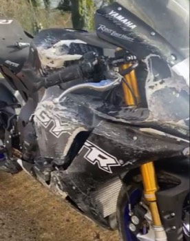 Race Yamaha R1 crash 1